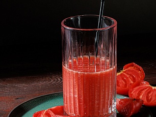 Свежевыжатый сок томат